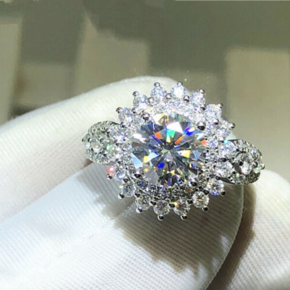 *New Simulated White Sapphire S925 Diamond Ring, cute Ring, shiny Ring. - Picture 3 of 5